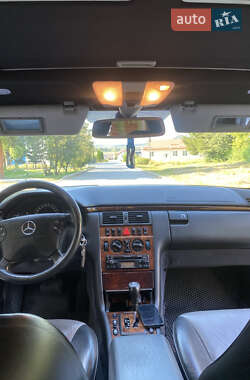 Седан Mercedes-Benz E-Class 2001 в 