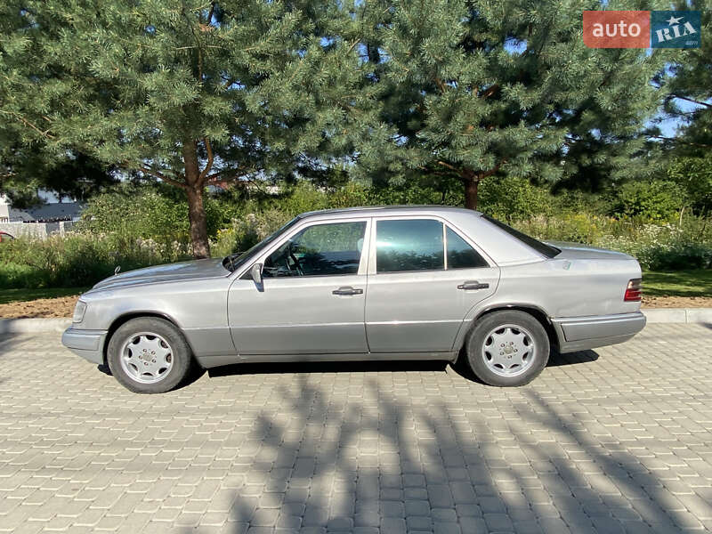 Седан Mercedes-Benz E-Class 1994 в Львове