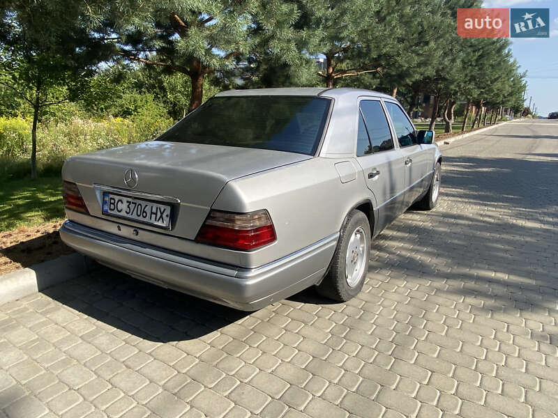 Седан Mercedes-Benz E-Class 1994 в Львове