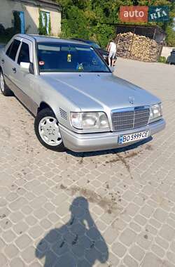 Седан Mercedes-Benz E-Class 1994 в Чорткові