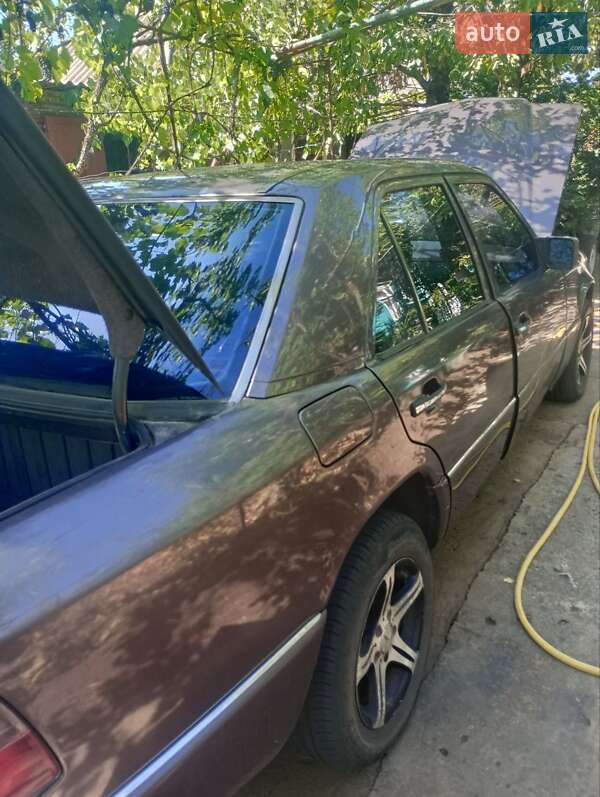 Седан Mercedes-Benz E-Class 1992 в Ананьїві фото 2 Седан Mercedes-Benz E-Class 1992 в Ананьїві