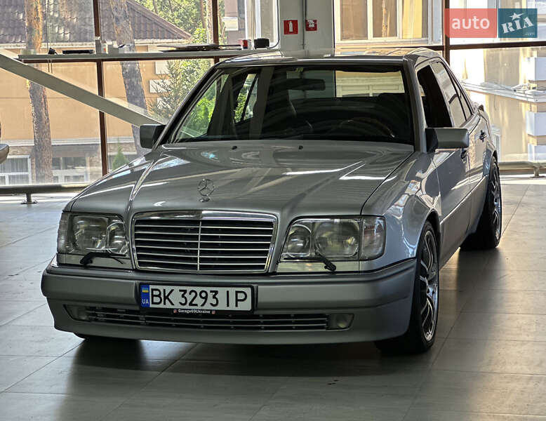 Седан Mercedes-Benz E-Class 1993 в Києві