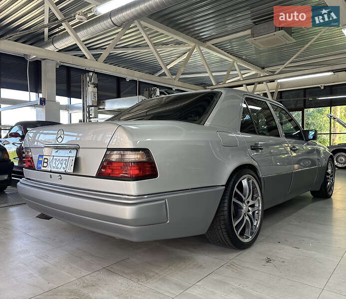 Седан Mercedes-Benz E-Class 1993 в Києві