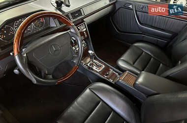 Седан Mercedes-Benz E-Class 1993 в 