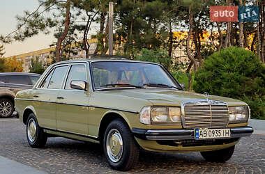 Седан Mercedes-Benz E-Class 1983 в Дніпрі