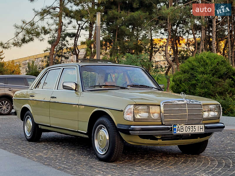 Седан Mercedes-Benz E-Class 1983 в Днепре