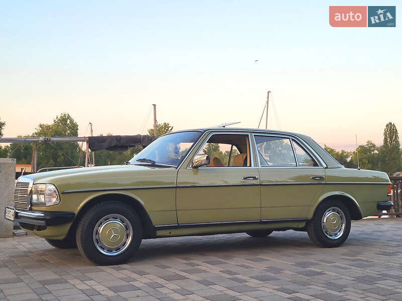 Седан Mercedes-Benz E-Class 1983 в Днепре
