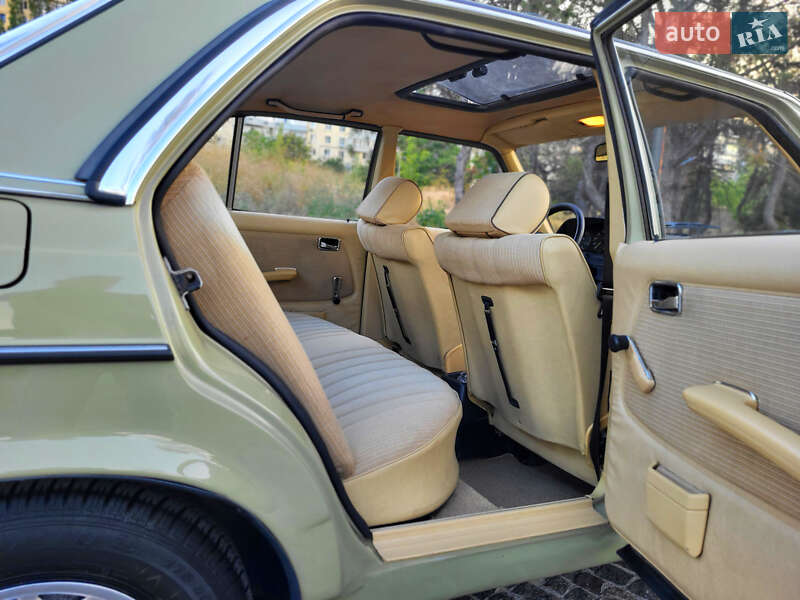 Седан Mercedes-Benz E-Class 1983 в Днепре