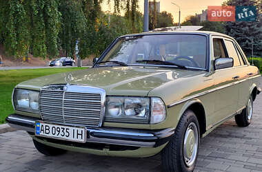 Седан Mercedes-Benz E-Class 1983 в Днепре