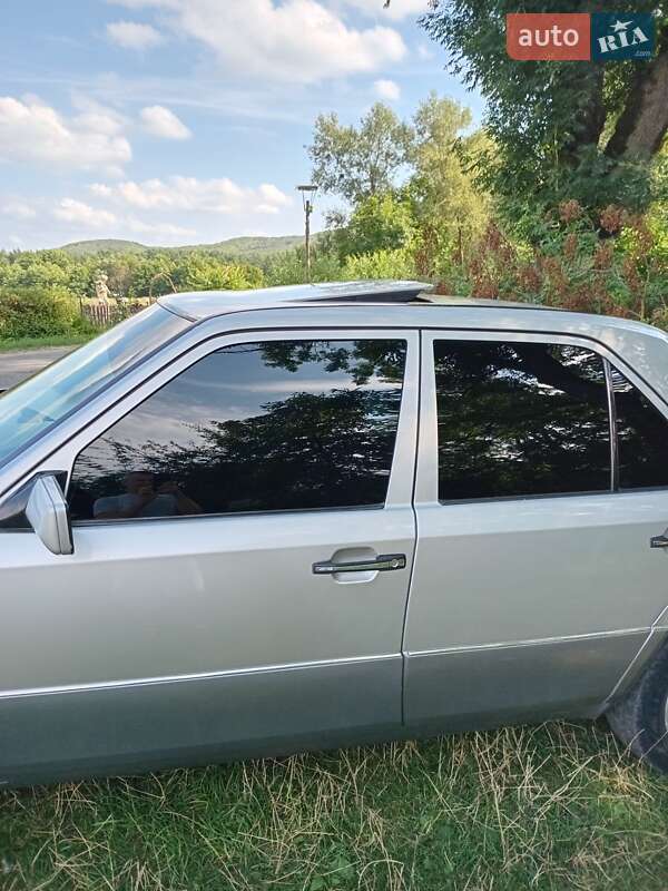 Седан Mercedes-Benz E-Class 1993 в Золочеві фото 7 Седан Mercedes-Benz E-Class 1993 в Золочеві