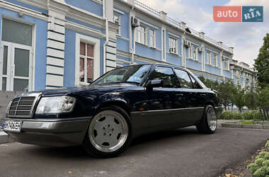 Седан Mercedes-Benz E-Class 1987 в Сумах