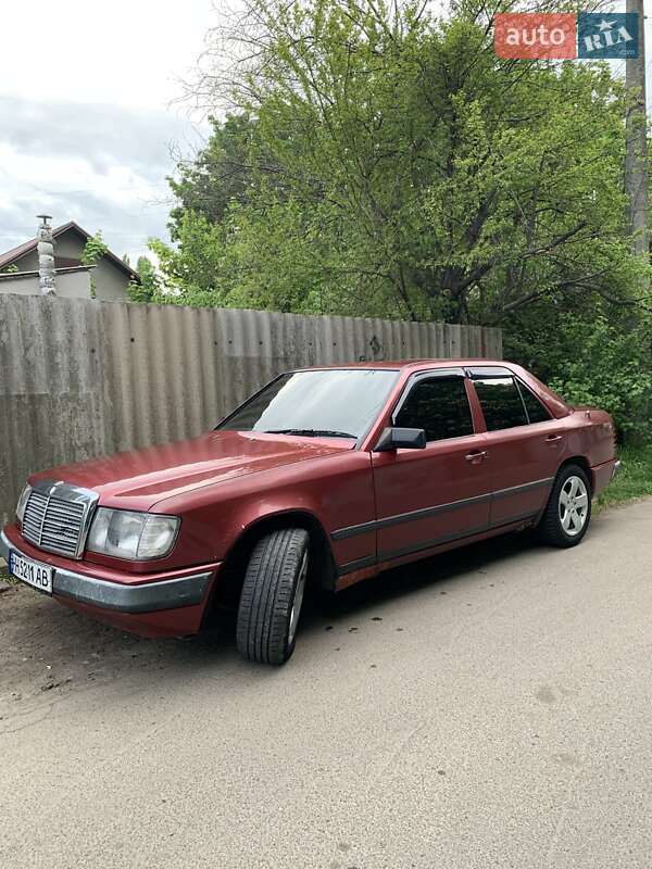 Mercedes-Benz E-Class 1989