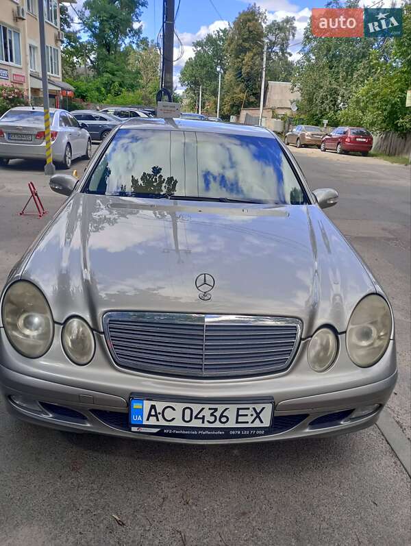 Седан Mercedes-Benz E-Class 2004 в Ірпені