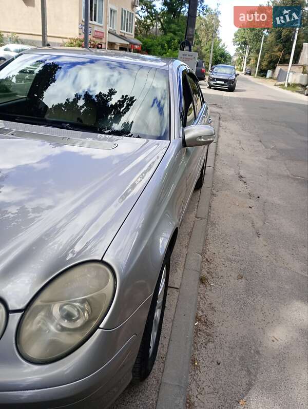Седан Mercedes-Benz E-Class 2004 в Ірпені