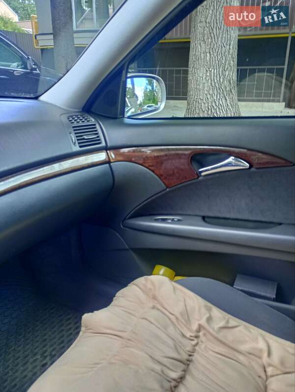 Седан Mercedes-Benz E-Class 2004 в Ірпені