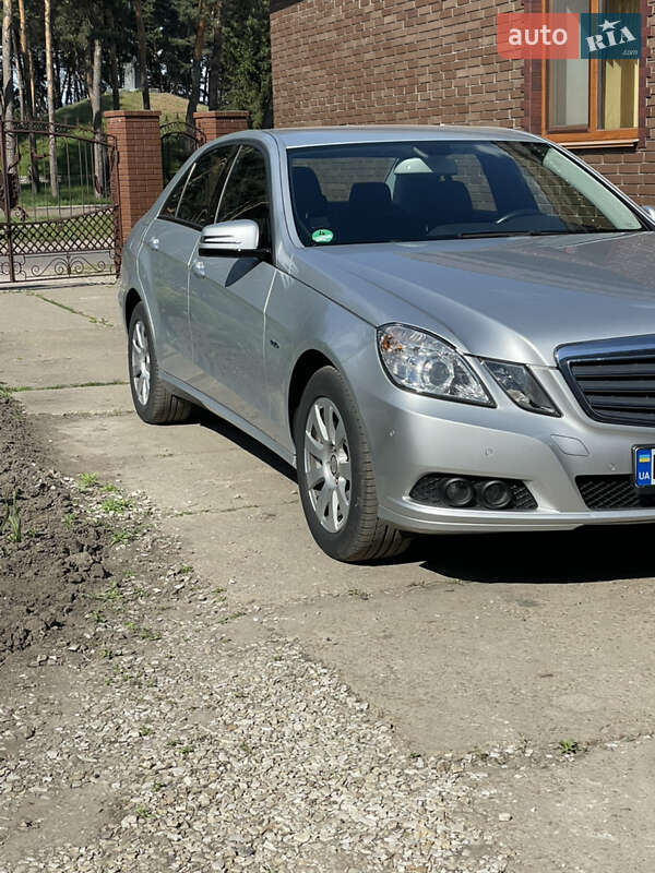 Седан Mercedes-Benz E-Class 2010 в Сумах