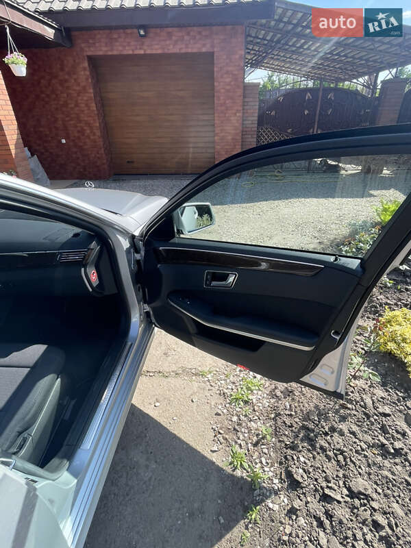 Седан Mercedes-Benz E-Class 2010 в Сумах