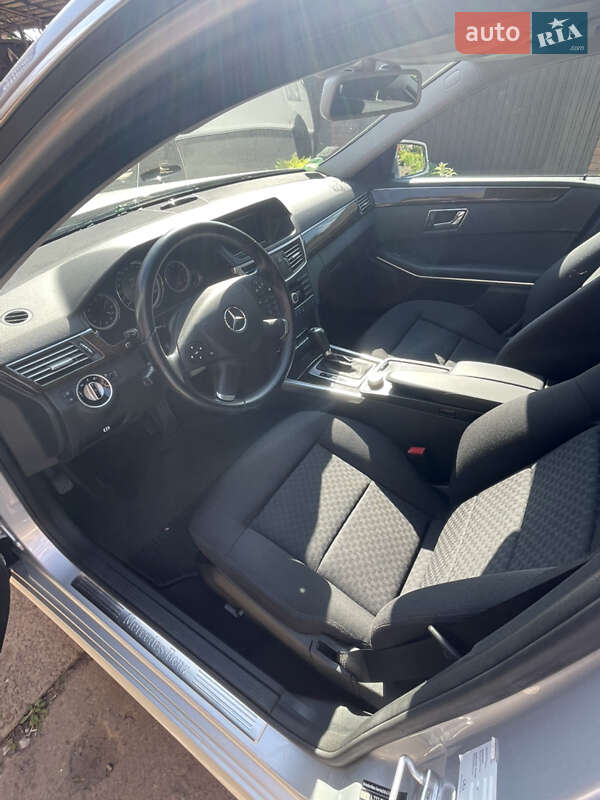 Седан Mercedes-Benz E-Class 2010 в Сумах