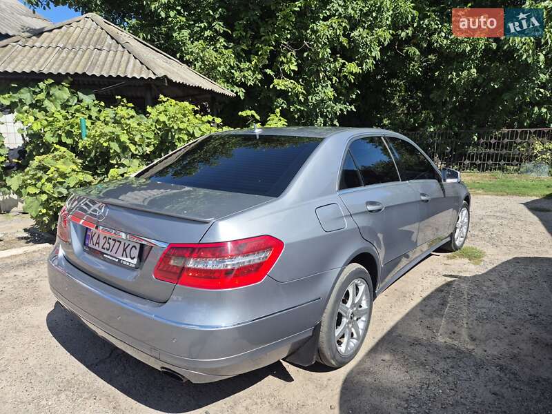 Седан Mercedes-Benz E-Class 2010 в Лубнах