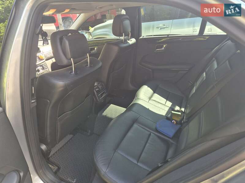 Седан Mercedes-Benz E-Class 2010 в Лубнах