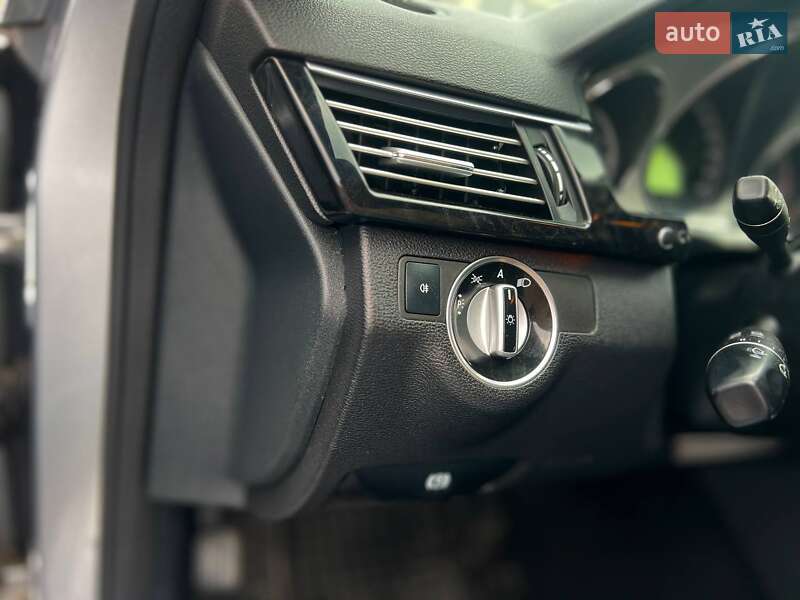 Седан Mercedes-Benz E-Class 2011 в Ужгороді