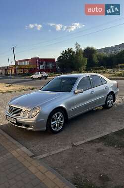 Седан Mercedes-Benz E-Class 2004 в Вільногірську