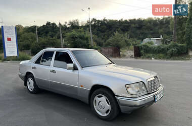 Седан Mercedes-Benz E-Class 1994 в Днепре