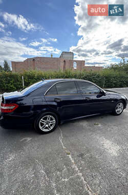 Седан Mercedes-Benz E-Class 2011 в Дубровице
