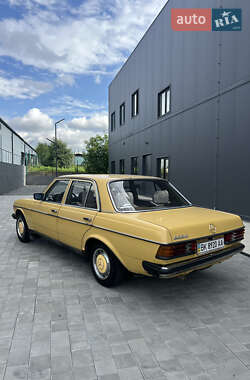 Седан Mercedes-Benz E-Class 1979 в 