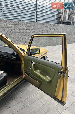 Седан Mercedes-Benz E-Class 1979 в 