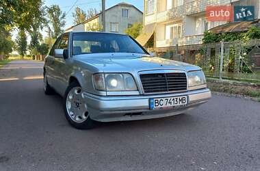 Седан Mercedes-Benz E-Class 1990 в Жидачове