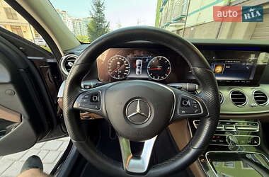 Седан Mercedes-Benz E-Class 2017 в 
