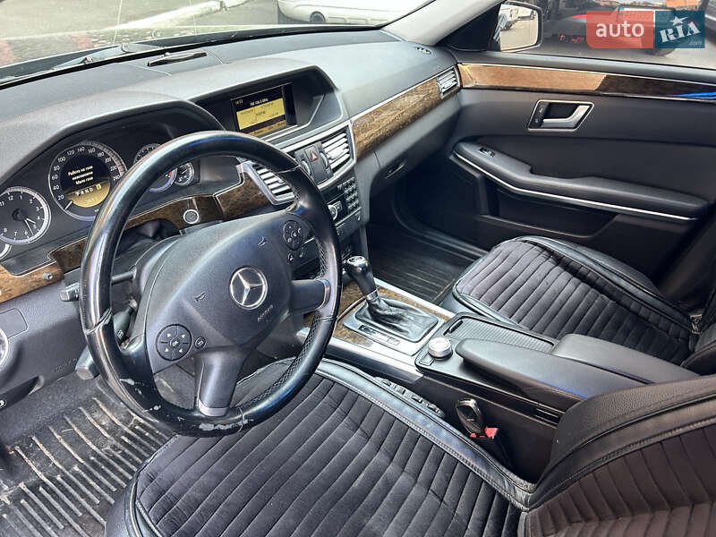 Седан Mercedes-Benz E-Class 2011 в Бучі