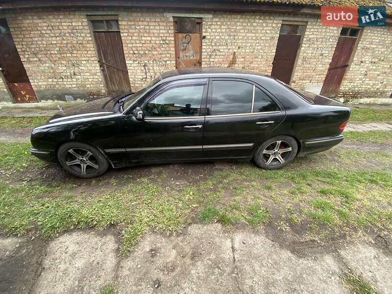 Седан Mercedes-Benz E-Class 2001 в Нововолинську