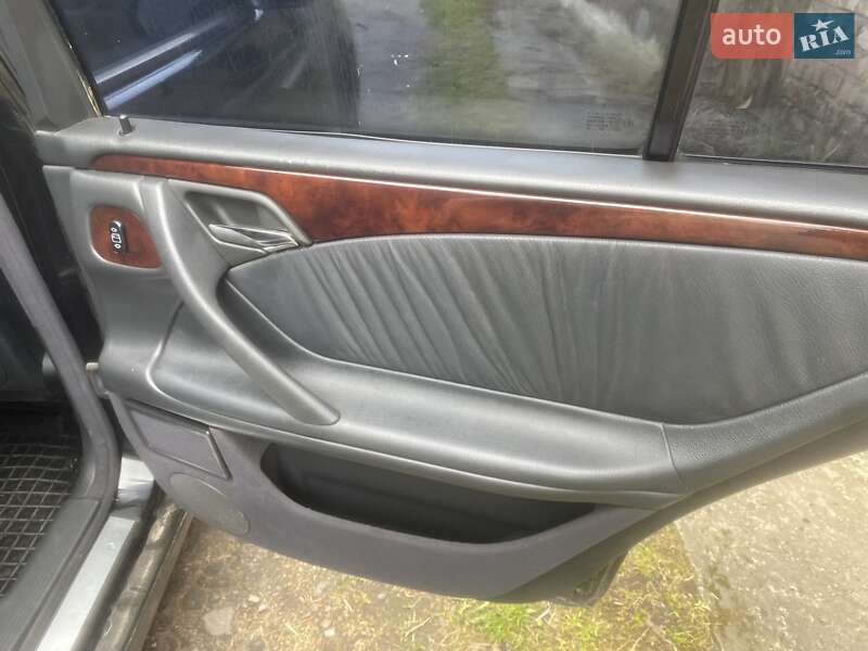 Седан Mercedes-Benz E-Class 2001 в Нововолинську