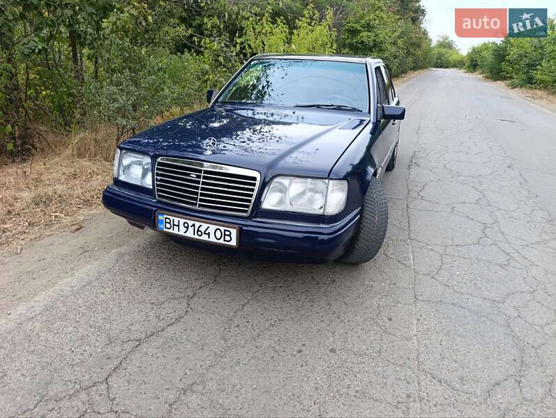 Седан Mercedes-Benz E-Class 1990 в 