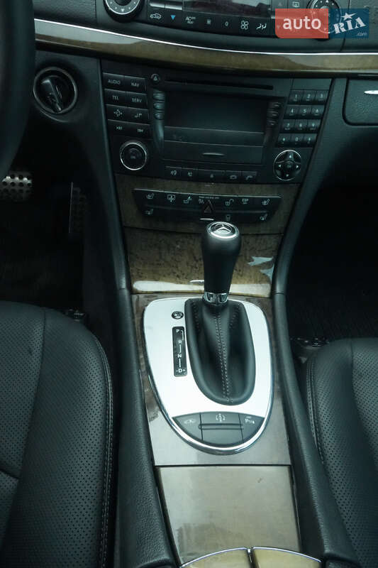 Седан Mercedes-Benz E-Class 2002 в Киеве