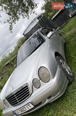 Седан Mercedes-Benz E-Class 2000 в Вижнице
