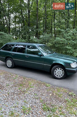 Универсал Mercedes-Benz E-Class 1995 в  фото 4 Универсал Mercedes-Benz E-Class 1995 в