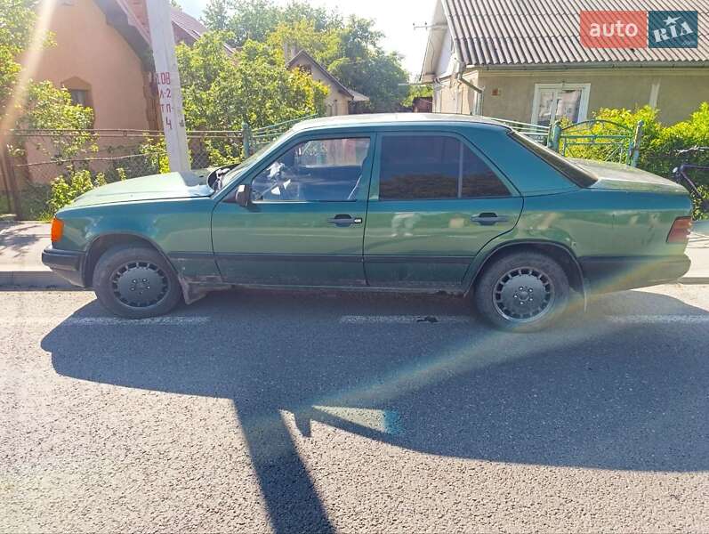 Седан Mercedes-Benz E-Class 1987 в Надвірній