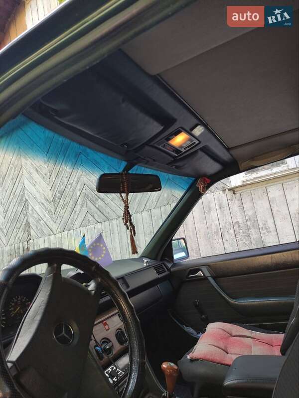 Седан Mercedes-Benz E-Class 1987 в Надвірній