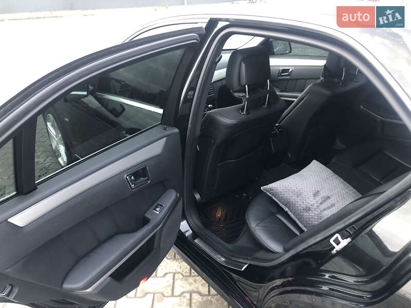 Седан Mercedes-Benz E-Class 2010 в Львове