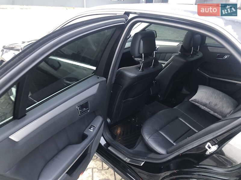 Седан Mercedes-Benz E-Class 2010 в Львове