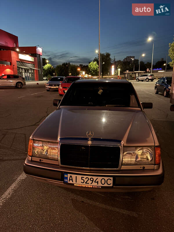 Mercedes-Benz E-Class 1987