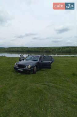 Седан Mercedes-Benz E-Class 2000 в 