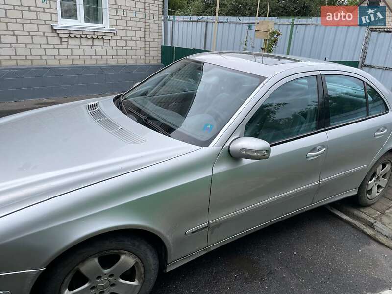 Седан Mercedes-Benz E-Class 2002 в Липовці