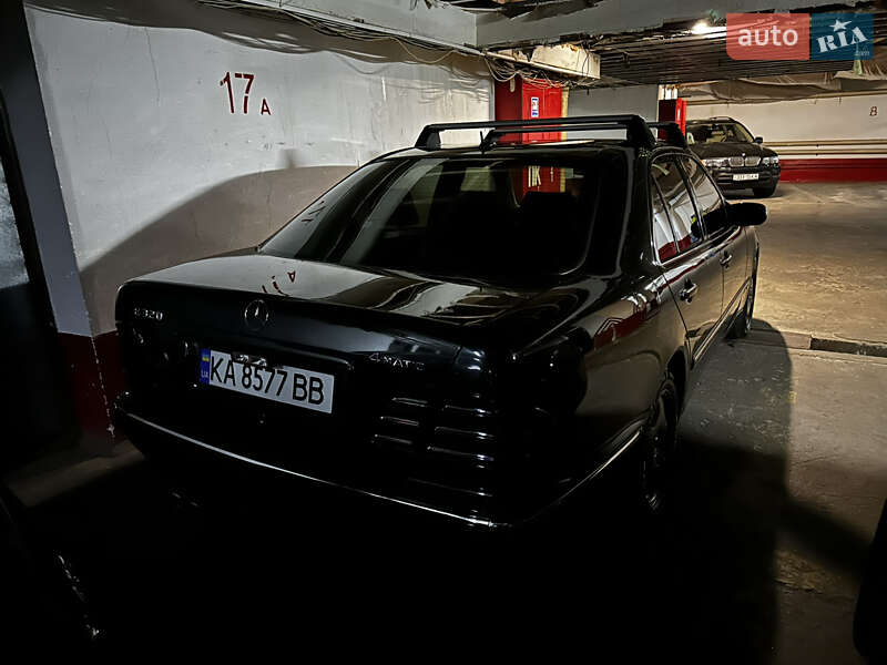 Седан Mercedes-Benz E-Class 2000 в Киеве