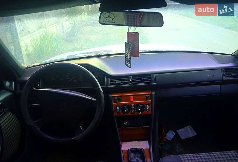 Седан Mercedes-Benz E-Class 1995 в Чернигове