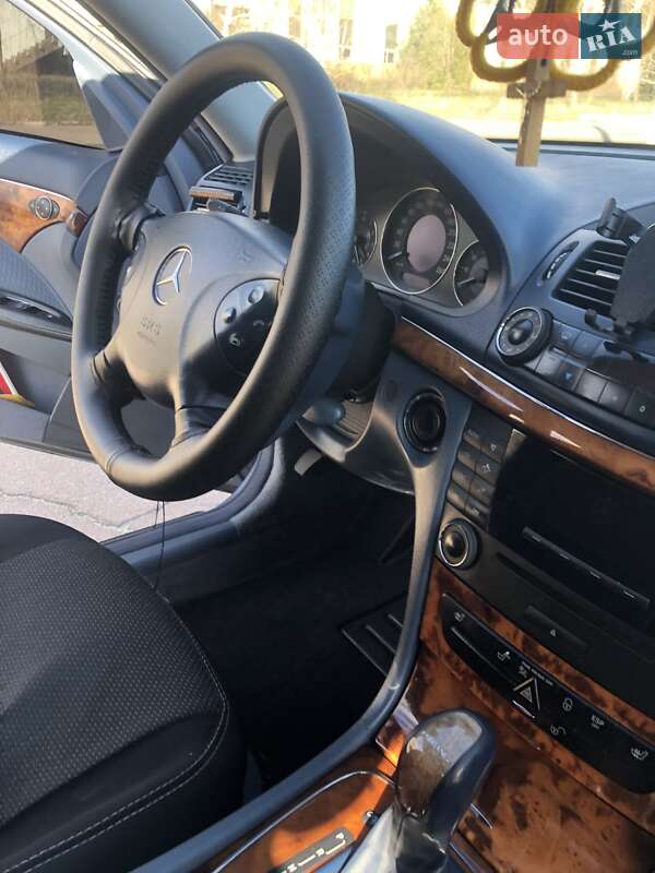 Седан Mercedes-Benz E-Class 2005 в Славутичі