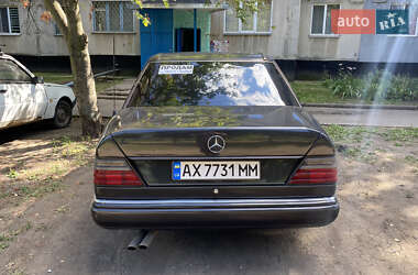 Седан Mercedes-Benz E-Class 1992 в 